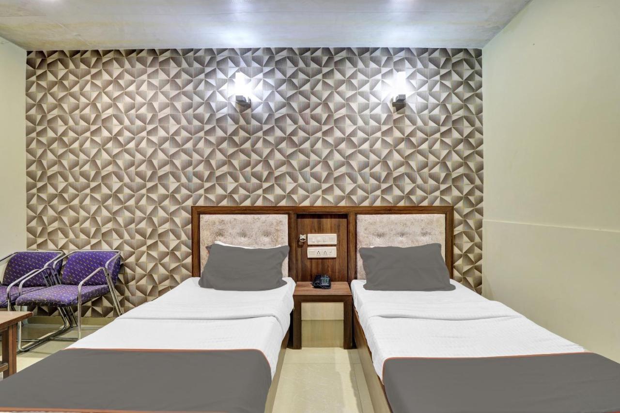 Collection O 82926 Hotel Royal Plaza Ahmedabad Exterior photo