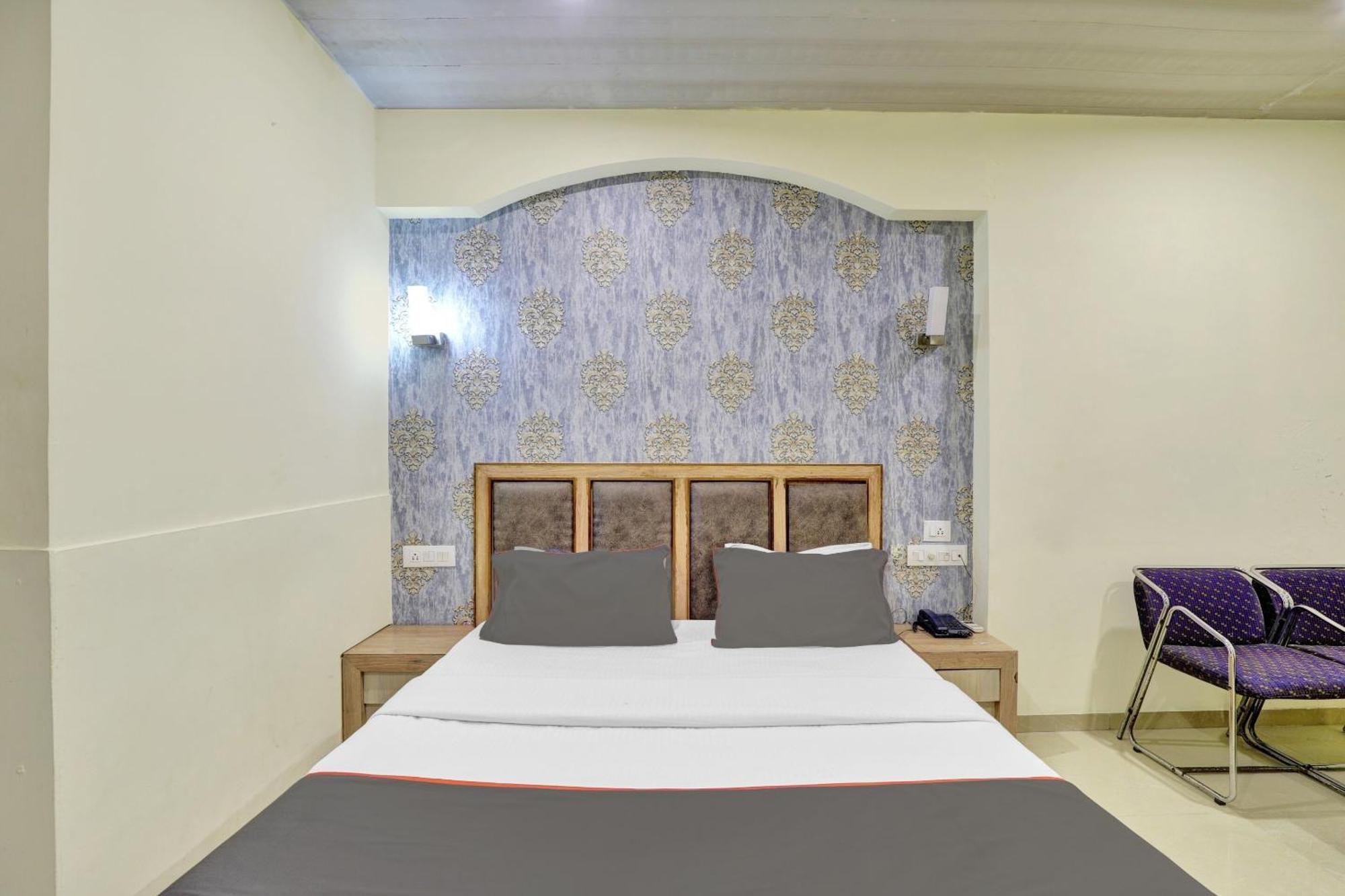 Collection O 82926 Hotel Royal Plaza Ahmedabad Exterior photo